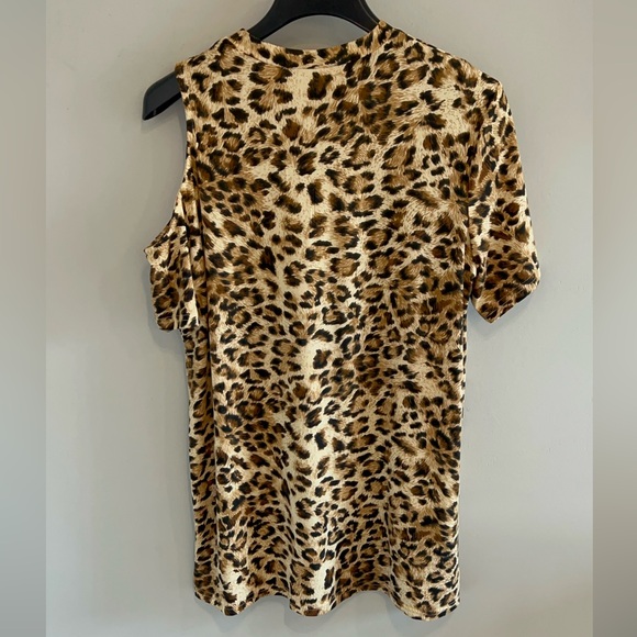 Women’s, Leopard Print, Cutout, Top. - Picture 4 of 12